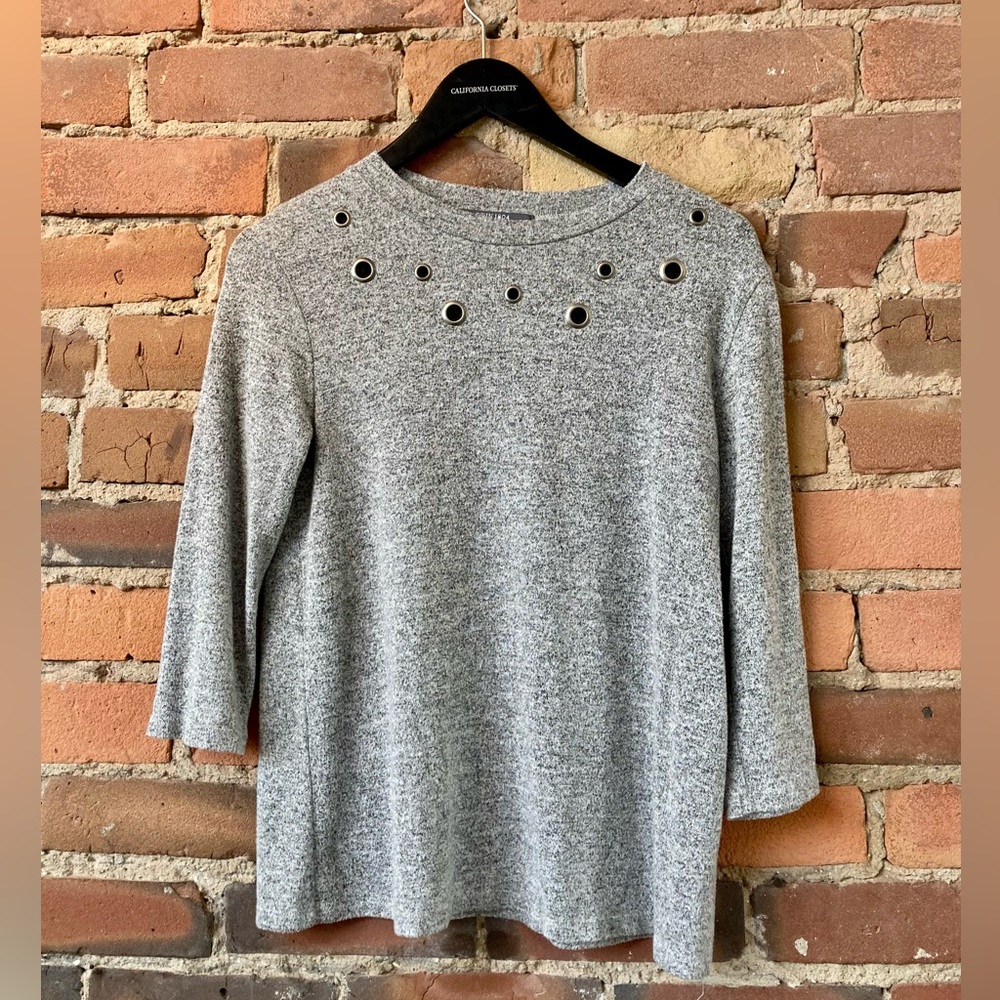 Coin 1804 Round Neck Three Quarter Sleeve Soft Grey Top. Size: Small